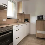 Gleuel - Serviced 4*